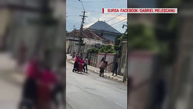 Două familii de rromi, bătaie ca la uşa cortului în plină stradă. Vecinii, îngroziţi de scenă