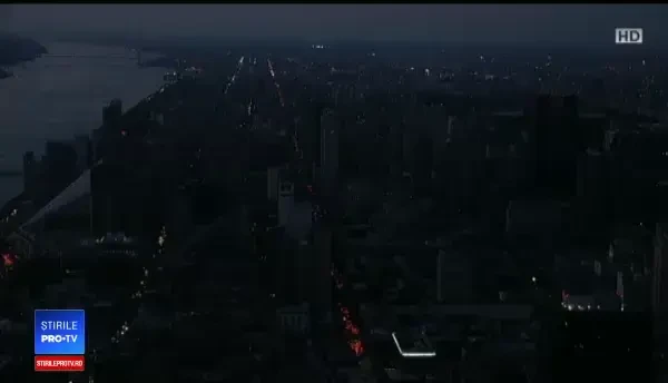 O pană uriașă de curent a lăsat în întuneric Manhattanul, inclusiv Times Square. FOTO