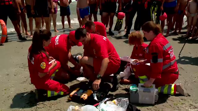 Exercițiu de amploare al paramedicilor și scafandrilor, pe litoral. Ce i-au învățat pe turiști