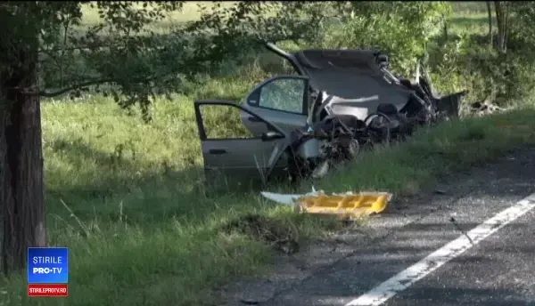 Accident șocant pe şoseaua dintre Arad şi Oradea. Un TIR a ajuns pe câmp, din cauza impactului