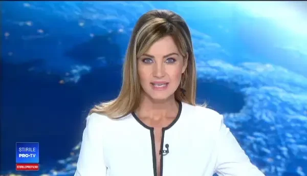 Simona Halep s-a întors în România și prezintă trofeul de la Wimbledon. IMAGINI LIVE