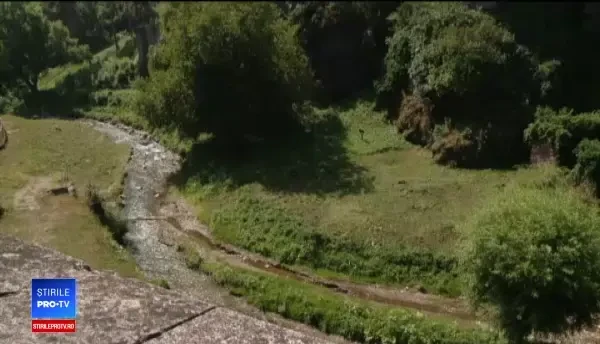 Hotel modern, cu sală de nunți, construit lângă o bijuterie medievală din Hunedoara