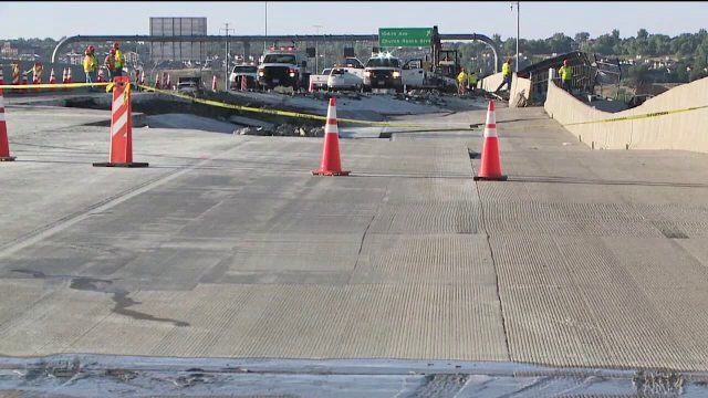 Crater imens pe autostradă, din cauza ploilor. Cum a fost rezolvată problema