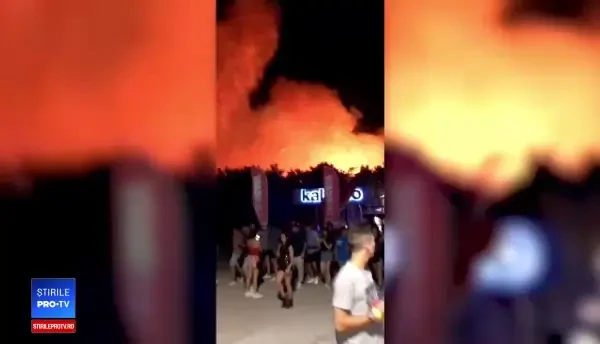 Scene de infern la un festival. Momentul în care tinerii fug după izbucnirea unui incendiu