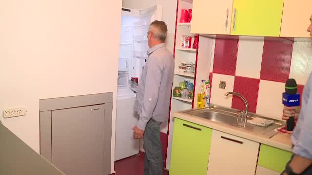 Un angajat CFR cu 29 de ani vechime, șef de tură, prezintă ce are în frigider. ”Asta este”