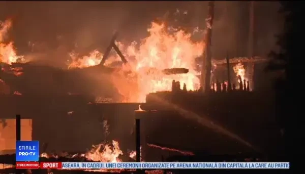 Incendiu puternic, izbucnit în condiții suspecte, în Bistrița-Năsăud. Mărturiile vecinilor