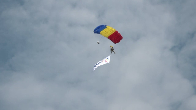 Ziua Aviației Române și a Forțelor Aeriene. Spectacol în Piaţa Aviatorilor din Capitală