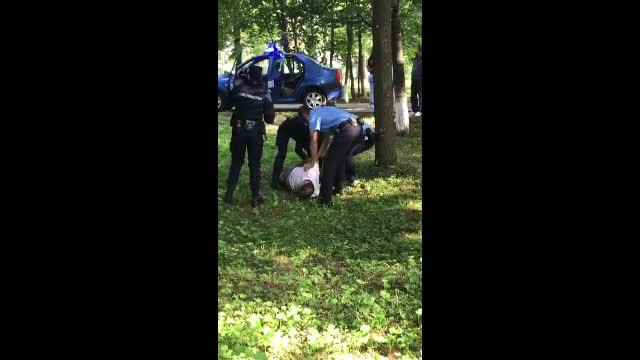 Tatăl fetiței care a fost agresată în Vatra Dornei le-a mulțumit jandarmilor