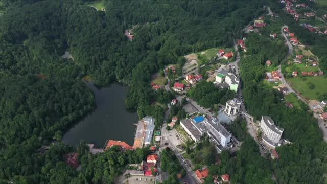 Lacul din România care a intrat în Cartea Recordurilor. Scăldatul, permis doar 3 luni pe an