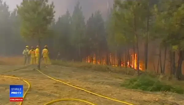 Incendii devastatoare în Portugalia: mii de oameni evacuați, drumuri naţionale închise