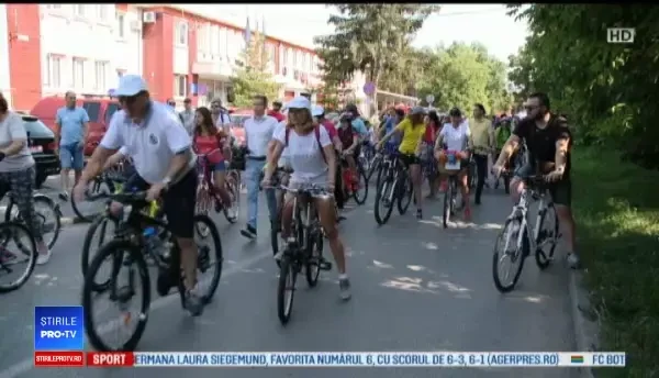 O acțiune a pompierilor a atras zeci de curioși: "De pe Facebook am aflat"