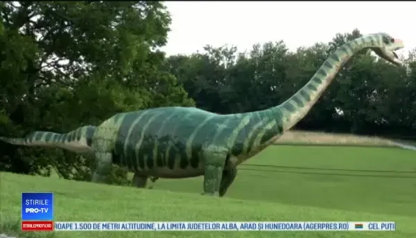Un cunoscut om de afaceri din America și-a construit în curte un Jurassic Park