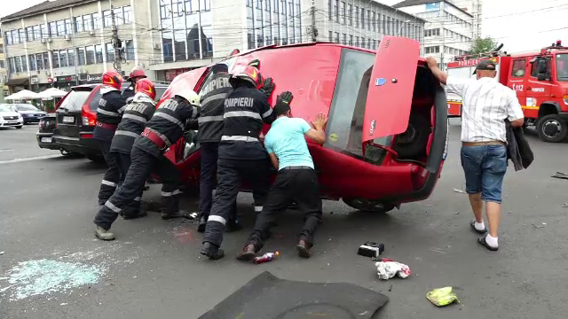 Accident grav în Baia Mare, provocat de un șofer care a trecut pe ”roșu”