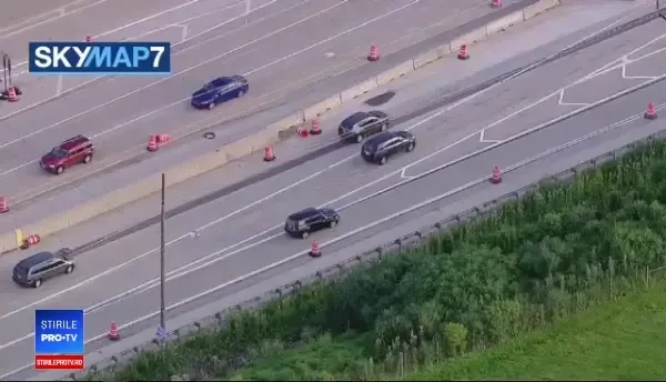 Salvare spectaculoasă a unui șofer blocat în mașina răsturnată, pe o autostradă din SUA