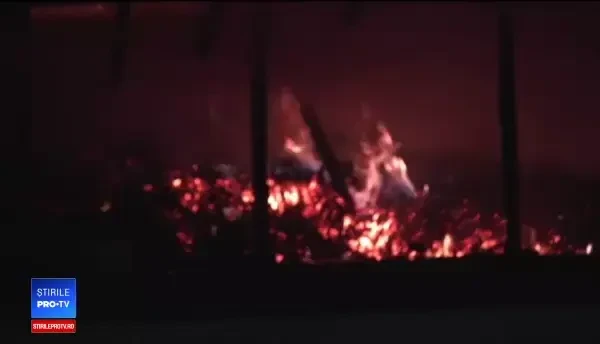 Piromanul din Dâmbovița, prins de polițiști. A incendiat casa părintească