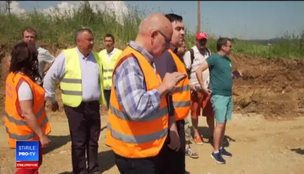 Zeci de kilometri de autostradă încep să-și ia zborul pe fereastră sub mandatul lui Cuc