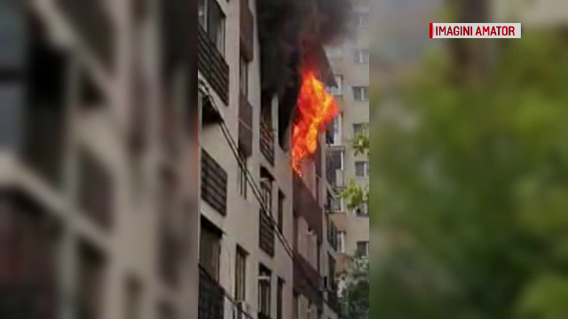 Incendiu puternic într-un bloc nou din Capitală. ”Știţi ce e înăuntru: bombă!"
