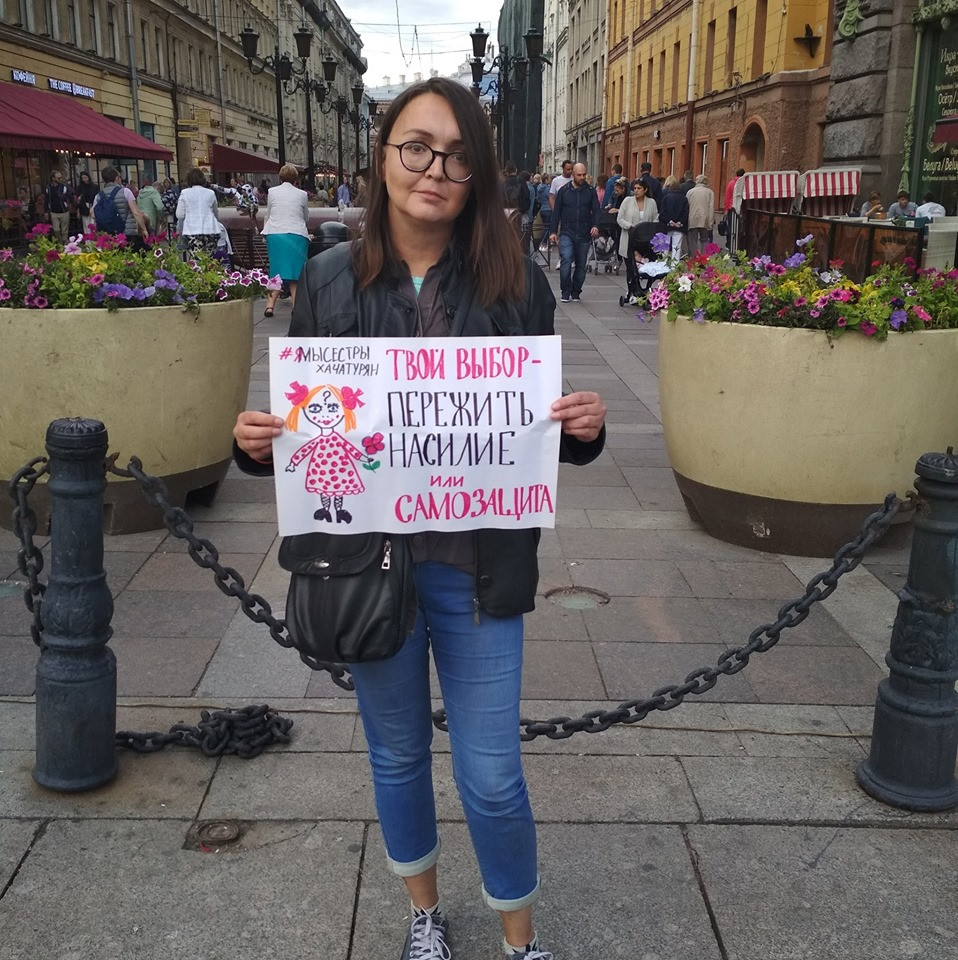 Activistă LGBT din Rusia, ucisă după ce numele său a fost pus pe un ”site de vânătoare”