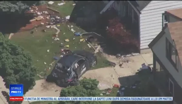 O familie s-a trezit cu o mașină în sufragerie. Ce au făcut cu câteva momente înainte