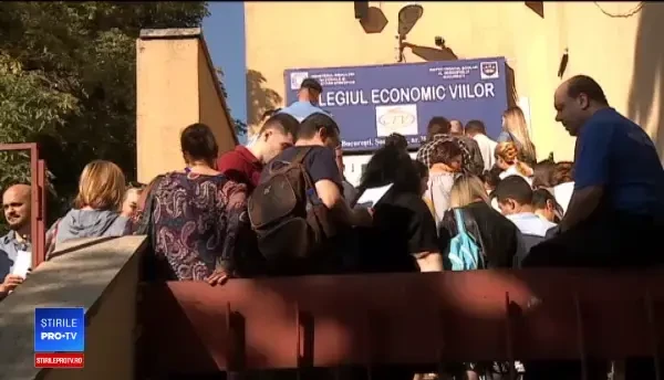 Interdicție de a preda timp de un an pentru 8.000 de profesori din România. Ce au greşit