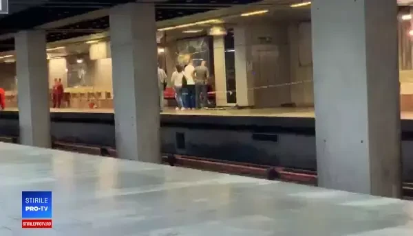 Un bărbat a murit după ce a căzut pe șine, la stația de metrou Izvor