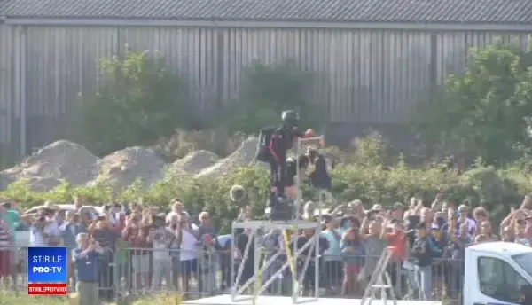 "Omul-zburător" a căzut în apele Canalului Mânecii. Ce record dorea să doboare