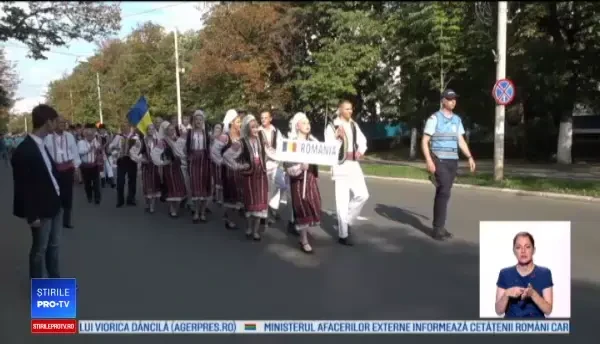 Motivul pentru care o albaneză a atras toate privirile la un festival din Buzău