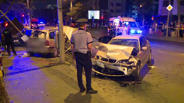 Accident grav într-o intersecţie din Capitală. Şoferii ar fi făcut drifturi