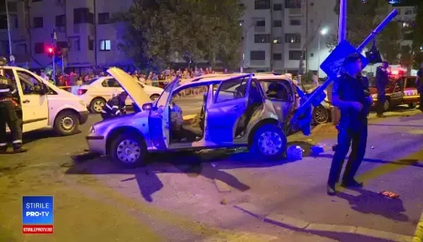 Accident grav într-o intersecţie din Capitală. Şoferii ar fi făcut drifturi