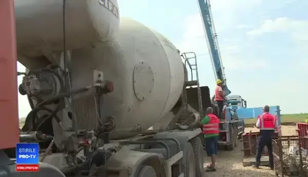 Pentru prima dată în România, un tronson de autostradă ar putea fi gata înainte de termen