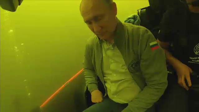 Vladimir Putin s-a scufundat ca să viziteze un submarin rusesc dispărut de 70 de ani