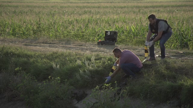 Drama unui tată din Mizil. Și-a văzut copiii murind într-un canal de irigații
