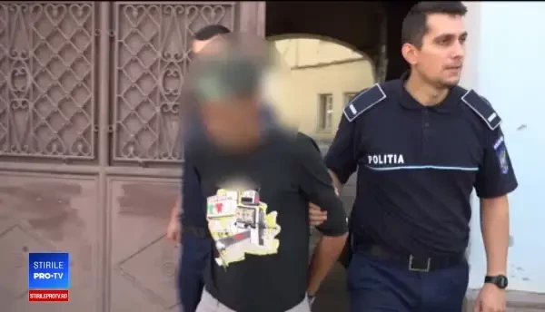 Trei fetiţe din Alba, bătute cu biciul de tatăl lor. Copilele au colorat câinele cu acuarele