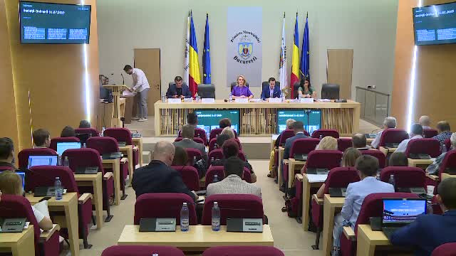 Protest după ce s-a votat reînfiinţarea companiilor municipale din București. Opoziția acuză