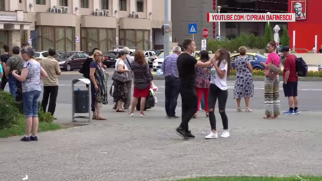 EXPERIMENT. Momentul în care o tânără este ”agresată” pe stradă. Oamenii trec nepăsători