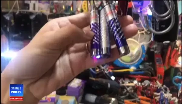 Alertă după ce un băiat are grave probleme cu vederea din cauza unui breloc cu laser