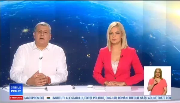 Imagini bizare filmate în avion: o stewardesă și-a făcut meseria din spațiu pentru bagaje