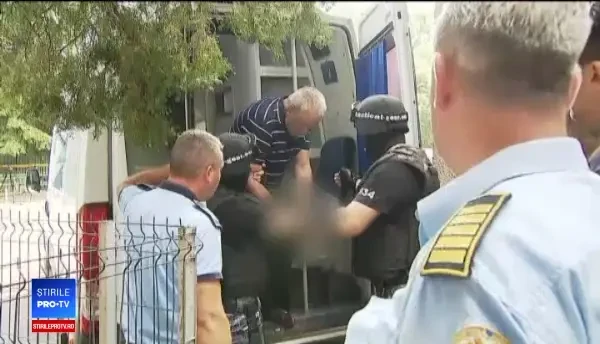 Gheorghe Dincă, la IML. Nu a fost expertizat psihiatric, ci și-a scos certificat medico-legal