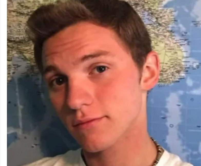 Și-a convins 5 colegi să se sinucidă și se consideră un ”super-erou”. Tânărul este liber