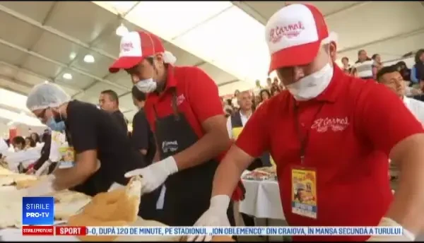 Și-au doborât propriul record. Cum arată sandviciul de 73 de metri