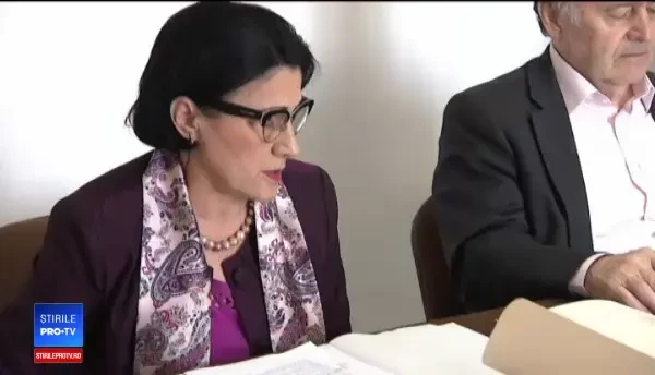 Ecaterina Andronescu a aflat de la televizor că a fost demisă. Cine o înlocuiește