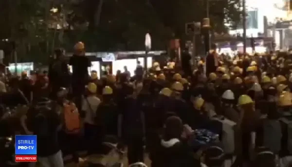 Protestatarii din Hong Kong, din nou în stradă în ciuda avertismentelor chineze