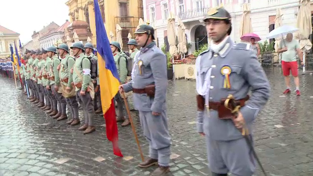 Reconstituire emoționantă în Timișoara, pe o ploaie torențială: Unirea Banatului cu România