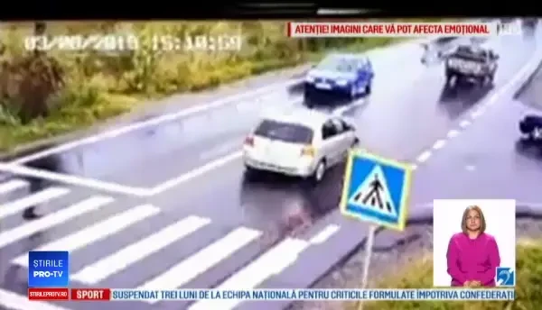 Momentul în care un camion lovește o mașină. Accidente în lanț: 19 răniți în 3 ore