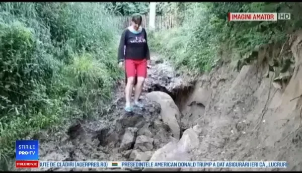 Ploile şi vremea rea au făcut prăpăd în judeţul Dâmboviţa. Peste 40 de familii, izolate