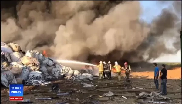 Al doilea incendiu în 3 săptămâni la un depozit de materiale de lângă Oradea