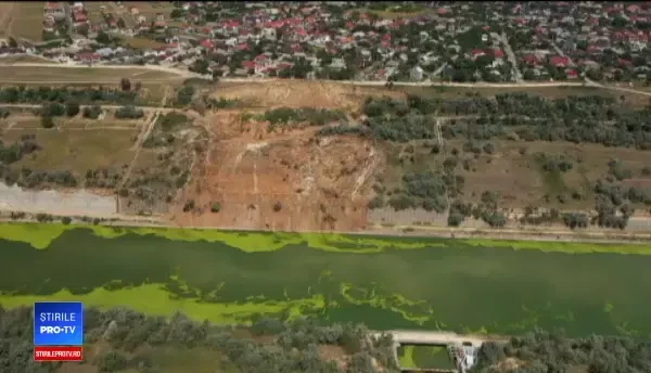 Teroare într-o localitate din Constanța, pe cale de a o lua la vale. Încep evacuările