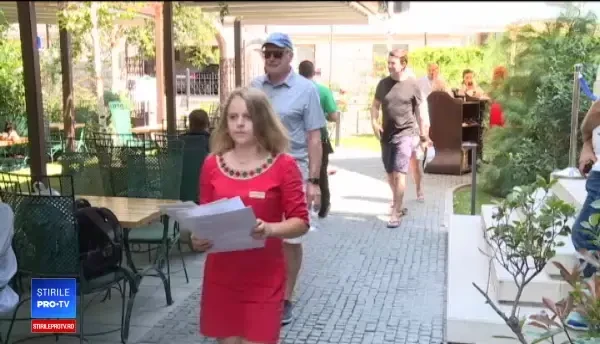 Legea care poate dubla veniturile angajațior din turism. Noua variantă de bacșis propusă