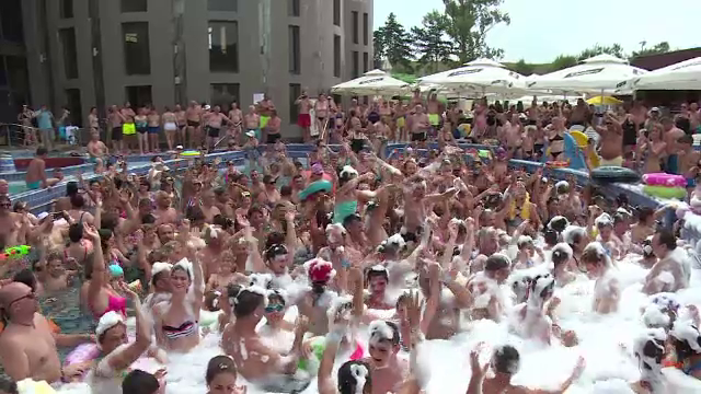 Românii care lasă litoralul pentru stațiunile balneo-climaterice. Cât costă cazarea