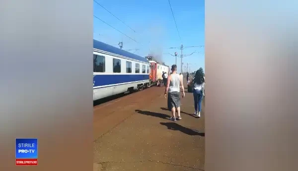 Incendiu violent la o locomotivă, în Prahova. 350 de călători, evacuați